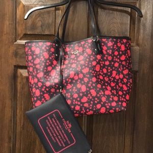 COACH Handbag Tote Bag. Reversible Black/Pink Ruby